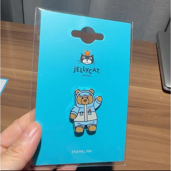 NWT jellycat official Bartholomew Bear 'Snow Suit' pin Limited EDITION VHTF - Picture 2 of 2